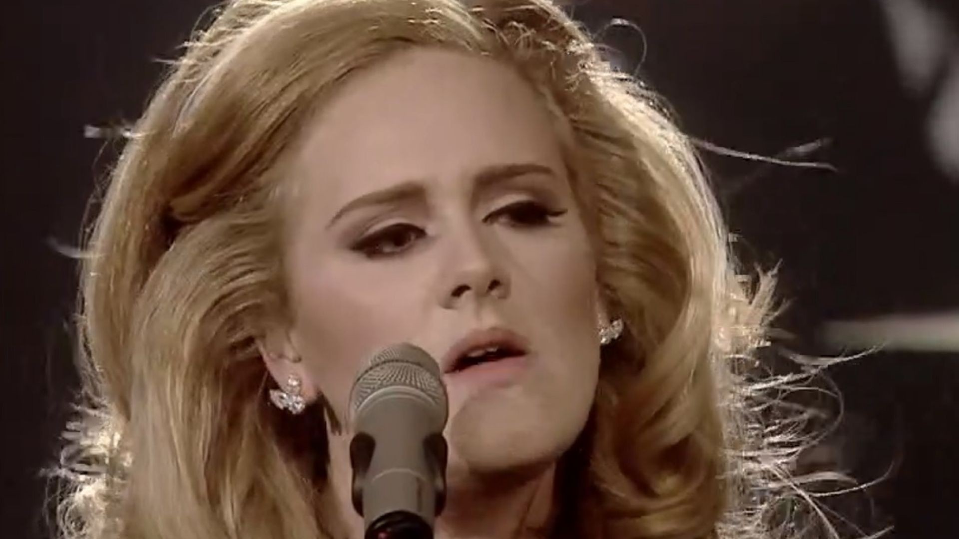 Adele - Set Fire To The Rain- Live bg sub HD